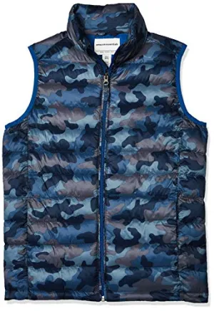 Amazon Essentials Boys' Lightweight Water-Resistant Packable Puffer Vest, Blue Camo, Small