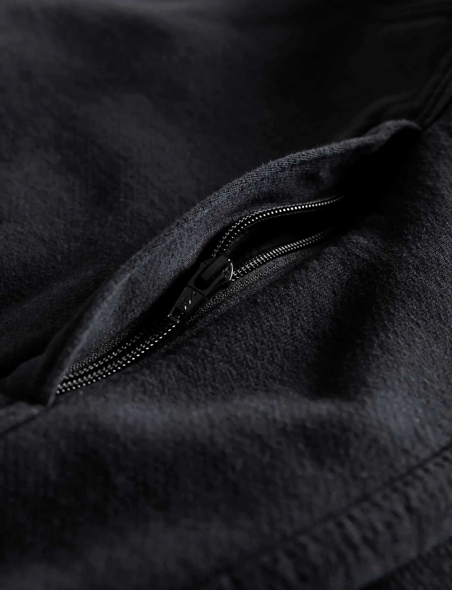 THE HEAVY HALF ZIP HOODIE